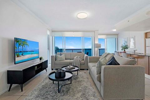 HIGH FLOOR GUARANTEE - 3 Bedroom Plus Study Apartments At Chevron Renaissance - Self Contained & Privately Managed - Wow Stay - Tourism TAS 2
