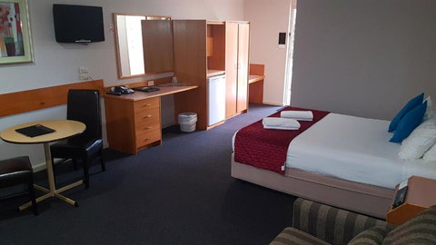 Hilltops Retreat Motor Inn - Hobart Tourism 3