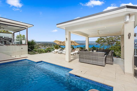 HEATed Pool, Lake & Beach, Luxury 5 B/R House - Tourism TAS 0
