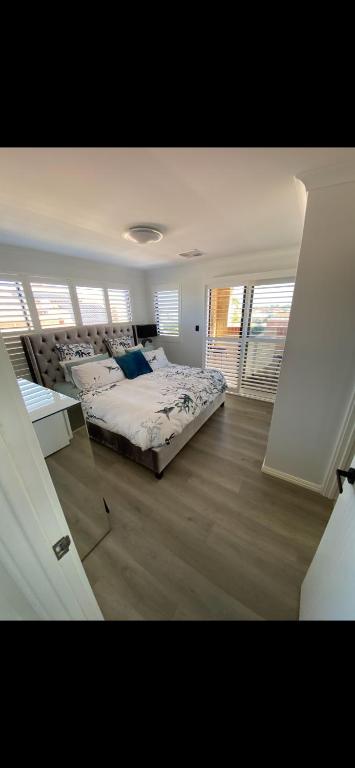 Hillarys Sea-View Panoramic Living - Hobart Tourism 3