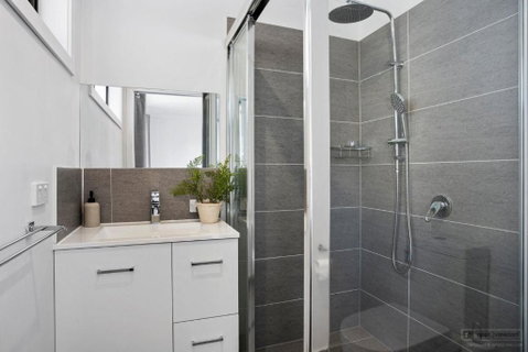 Hobart 4 Bedroom Cosy Stayz - Tourism TAS 3