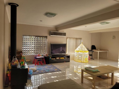 Holiday Style A Downstairs Room In Springwood Qld - Tourism TAS 1