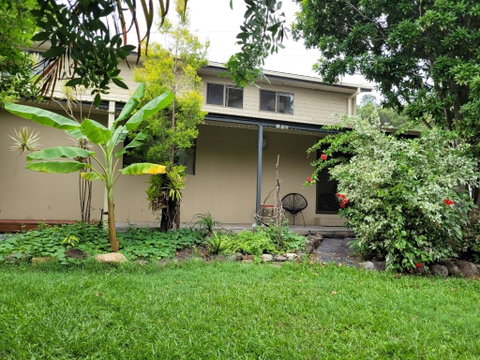 Holiday Style A Downstairs Room In Springwood Qld - Tourism TAS 2