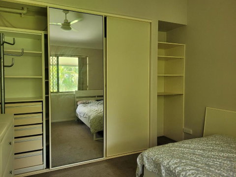 Holiday Style A Downstairs Room In Springwood Qld - Tourism TAS 3