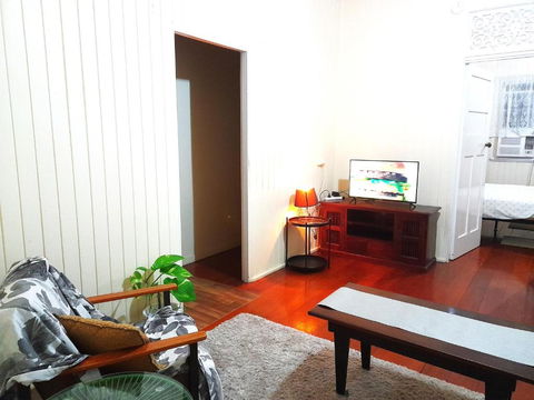 Home At The Beach In Ingham - Hobart Tourism 1