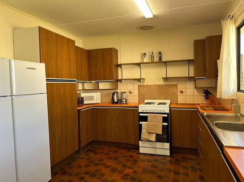 House By The Vines - Hobart Tourism 3
