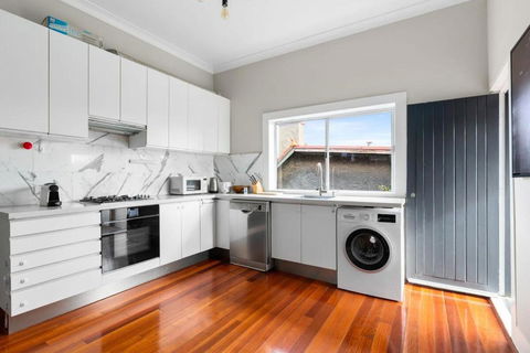 Huge Harbour View Apartment In Historic Home - Hobart Tourism 3