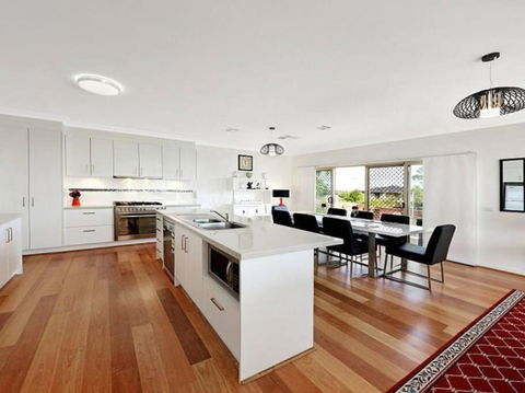 Huge Luxury Home! Mount Waverley - Hobart Tourism 1