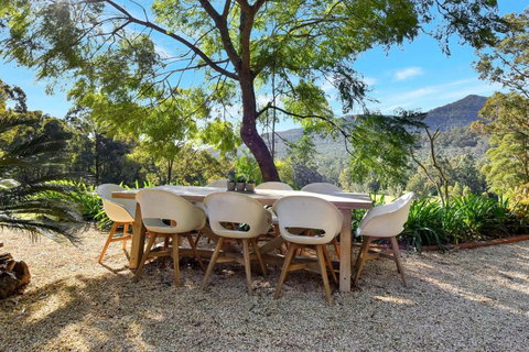 Hunter Valley Kangaroo Retreat With 60 Kangaroos - Hobart Tourism 0