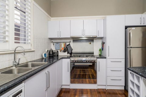 Incredible 3-Bed Renovated Home With Huge Garden - Tourism TAS 2