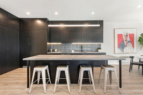 Incredible Balcony Duplex In The Heart Of Fitzroy - Tourism TAS 1