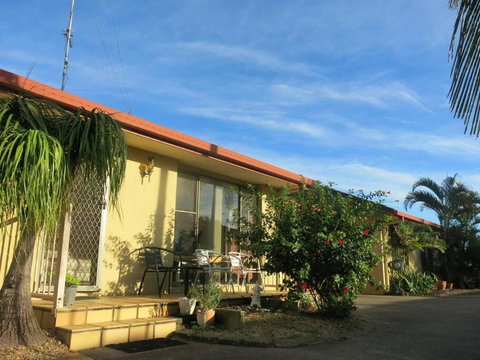 House And Van On The River - Tourism TAS 1
