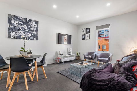 Inner-city 2 Bedroom Apartment With Free Parking - Tourism TAS 0