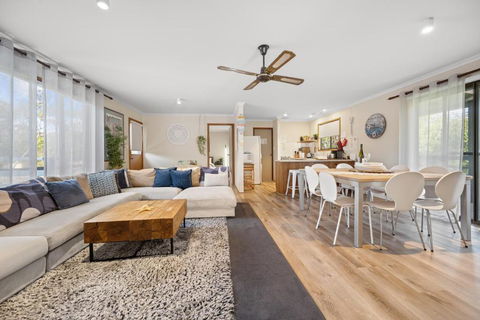 INVERLOCH - 2 Separate Houses In One! - Tourism TAS 2