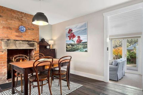 Irresistible Renovated 1840 Inner-city Cottage - Tourism TAS 3