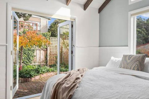 Irresistible Renovated 1840 Inner-city Cottage - Tourism TAS 0