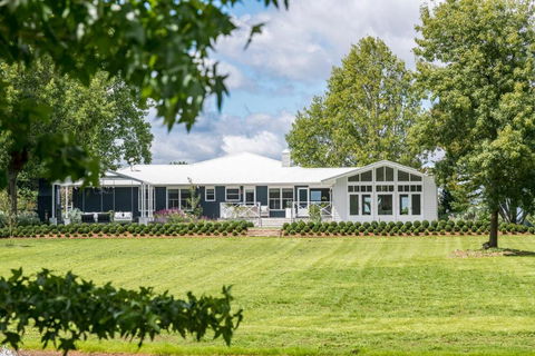 Isca House, Exeter, NSW - Hobart Tourism 0