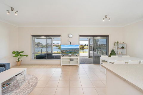 Island Escape: 3-Bed With Outdoor Entertainment - Tourism TAS 1
