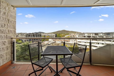 Inner-City 2-Bed With Parking, Pool, Gym & BBQ - Tourism TAS 2