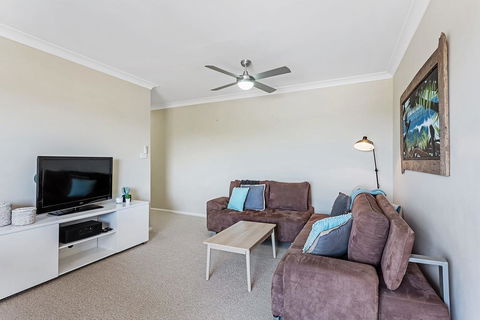Adriana 10 - Shoal Bay - Hobart Tourism 3