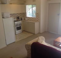 Affordable comfortable Inglewood apartmentPool - Hobart Tourism