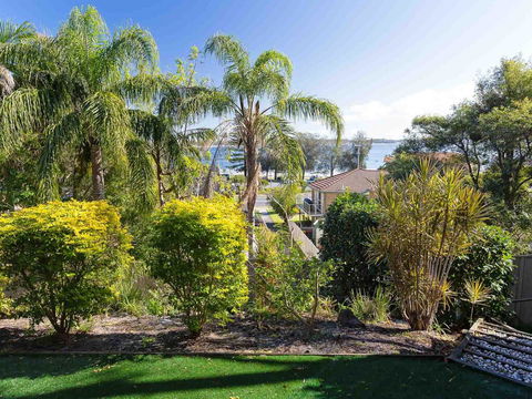 Aislinn' 3/273 Corrie Parade - Air Con, Water Views, BBQ - Hobart Tourism 3