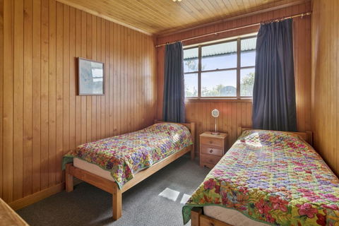 Alinjarra - 13 Waller Court - Hobart Tourism 3