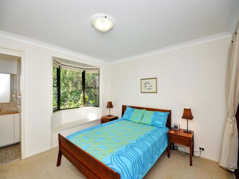 All Decked Out - Pet Friendly - Hobart Tourism 3