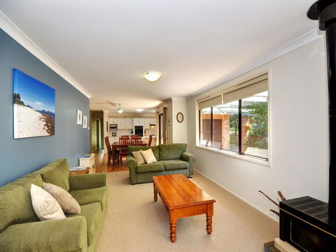 All Decked Out - Pet Friendly - Hobart Tourism 1