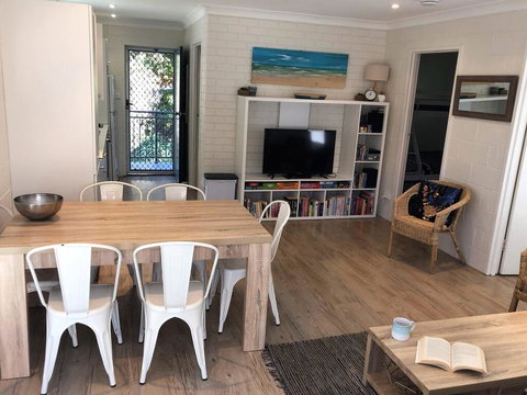 ALOHA AT BLUEYS - Hobart Tourism 0