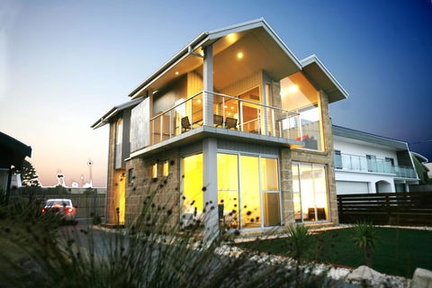 Aloha Beachfront Port Fairy - Hobart Tourism 0