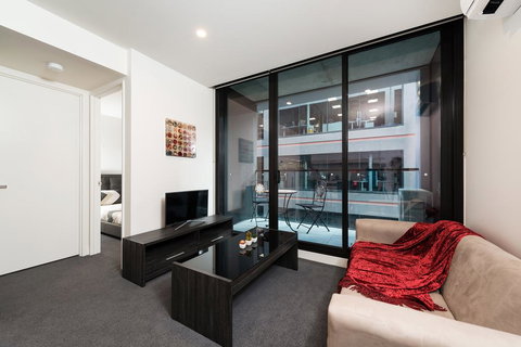 Along Melbourne's Magic Boulevard - Tourism TAS 1