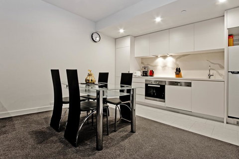 Along Melbourne's Magic Boulevard - Tourism TAS 3