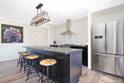 Alpine Knights Stylish Luxury - Tourism TAS 0