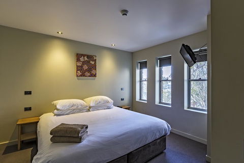 Altezza 1570 - Hobart Tourism 1