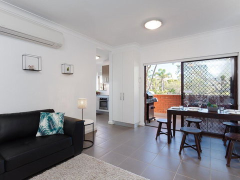 Amanda Court 2/1 Weatherly Cl - Renovated Unit With Aircon, Wifi And Close To The Beach - Tourism TAS 2
