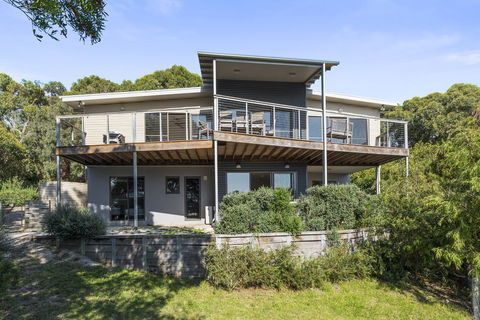 Amaroo - Hobart Tourism 0
