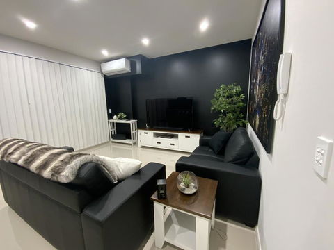 Amazing New Apartment Penrith, Prime Location - Tourism TAS 2