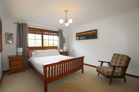 Amzaz, 15 Korogora Street - Tourism TAS 1