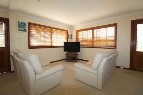 Amzaz, 15 Korogora Street - Tourism TAS 2