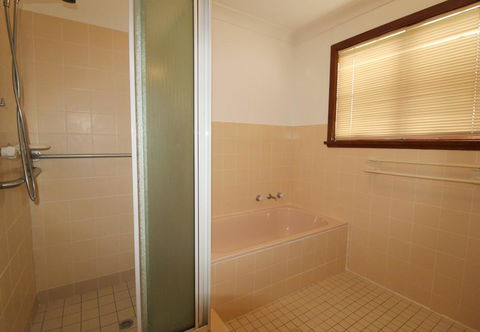 Amzaz, 15 Korogora Street - Tourism TAS 0