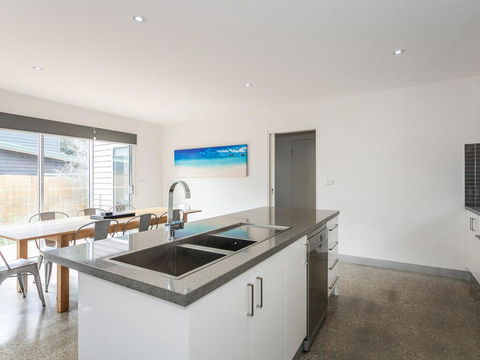 ANGLE BY THE SEA - Anglesea - Tourism TAS 1