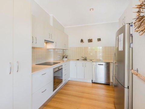 Angourie Blue 7- Stroll To Surfing Beaches. - Tourism TAS 3