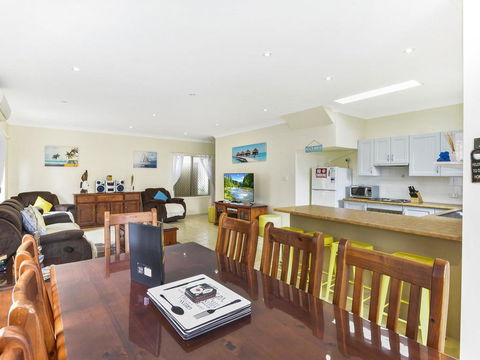 Anne's Beach Getaway - Hobart Tourism 1