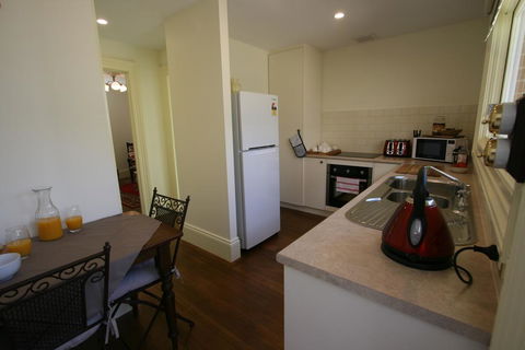 Annies Garden Cottage - Hobart Tourism 1