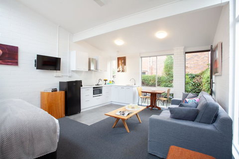 Apartments On Elsmere - Tourism TAS 3