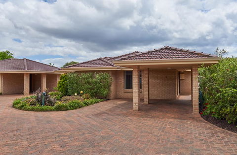 API Busselton Seaside Escape Apartments - Hobart Tourism 3