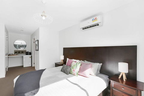 APOLLO 13 STUDIO - Free Wifi, Opposite Beach! - Hobart Tourism 1
