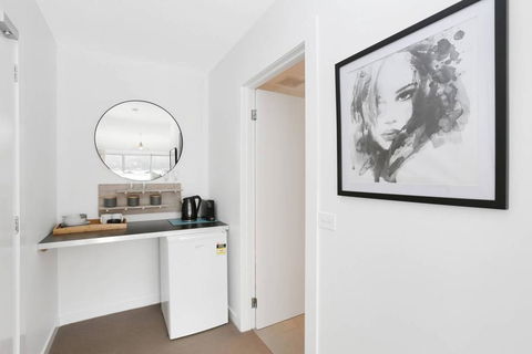 APOLLO 13 STUDIO - Free Wifi, Opposite Beach! - Hobart Tourism 3