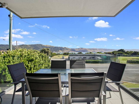 APOLLO BLUE 4 - Modern Waterfront Apartment - Tourism TAS 0